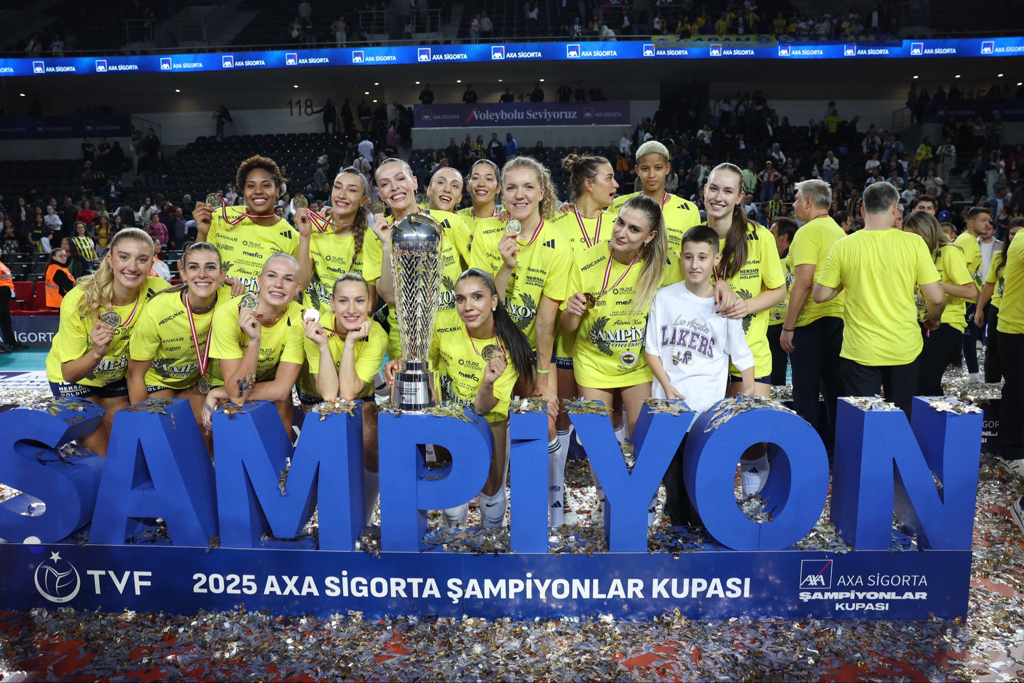 Dramatis, Fenerbahce Medicana Jegal Vakif Bank, Raih Piala Super